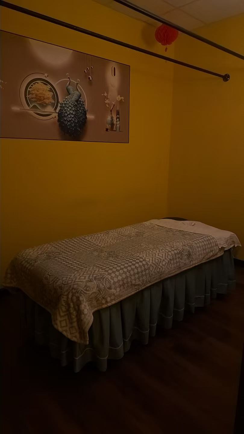 Private single massage room